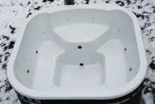 Ladda upp bild till gallerivisning, Badtunna Åre Premium (Akryl) 180 cm x 180 cm Integrerad vedeldad kamin